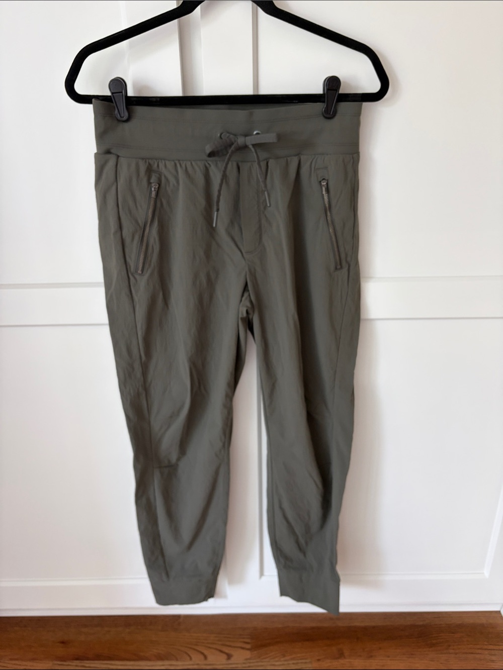 Athleta Trekkie North Women’s Olive Jogger Pants with Drawstring Waist